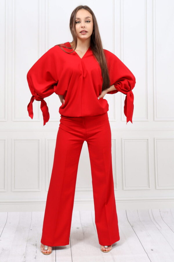 Czerwona bluzka o luźnym kroju z szerokimi rękawami