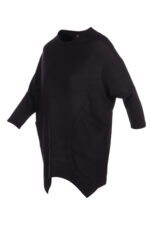 Czarny sweter z kieszeniami, luźny krój