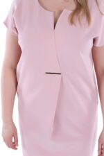 Klasyczna sukienka o prostym kroju, kieszenie, różowa