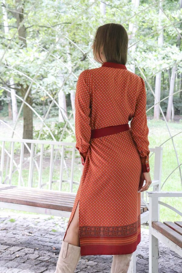 Pomarańczowa sukienka koszulowa