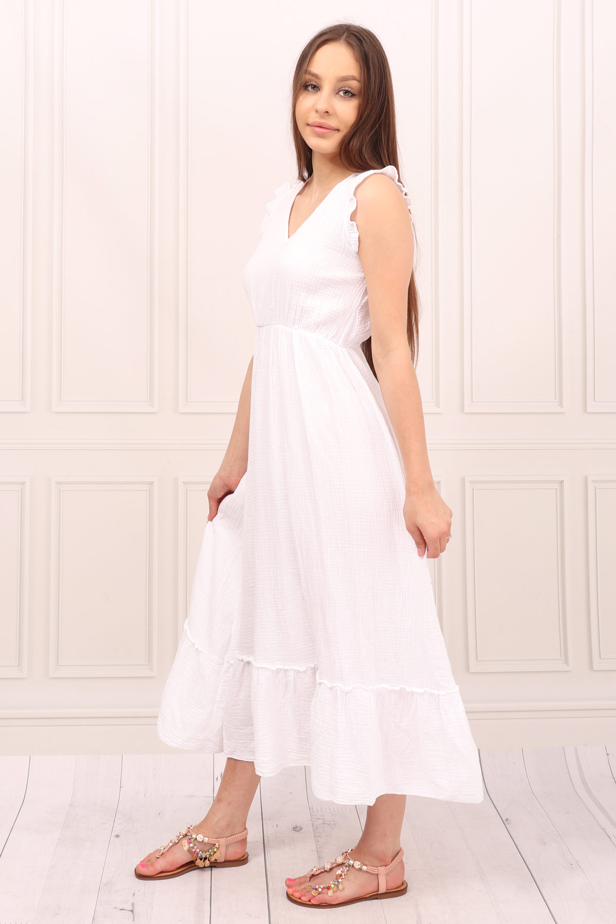 Biała muślinowa sukienka letnia z wiązaniem na plecach