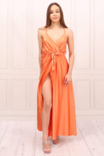 Pomarańczowa sukienka maxi satynowa na ramiączkach