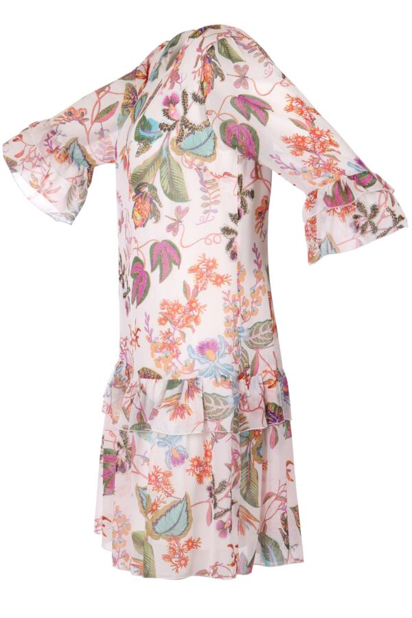 Śmietanowa szyfonowa sukienka z falbanami w kwiaty
