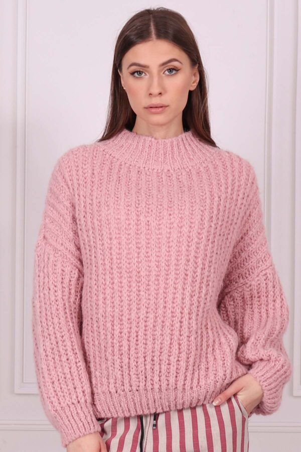 Sweter o grubym splocie różowy